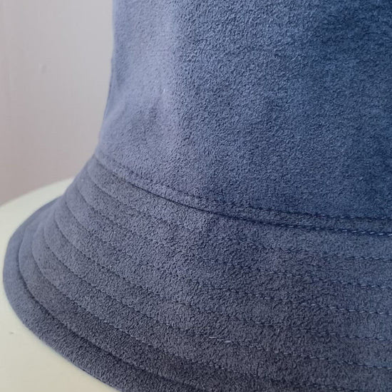Video of Classic bucket hat in Blueberry colour